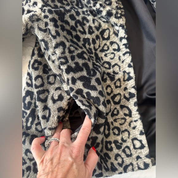 Alice + Olivia Leopard Print Faux Fur Jacket - Picture 4 of 12
